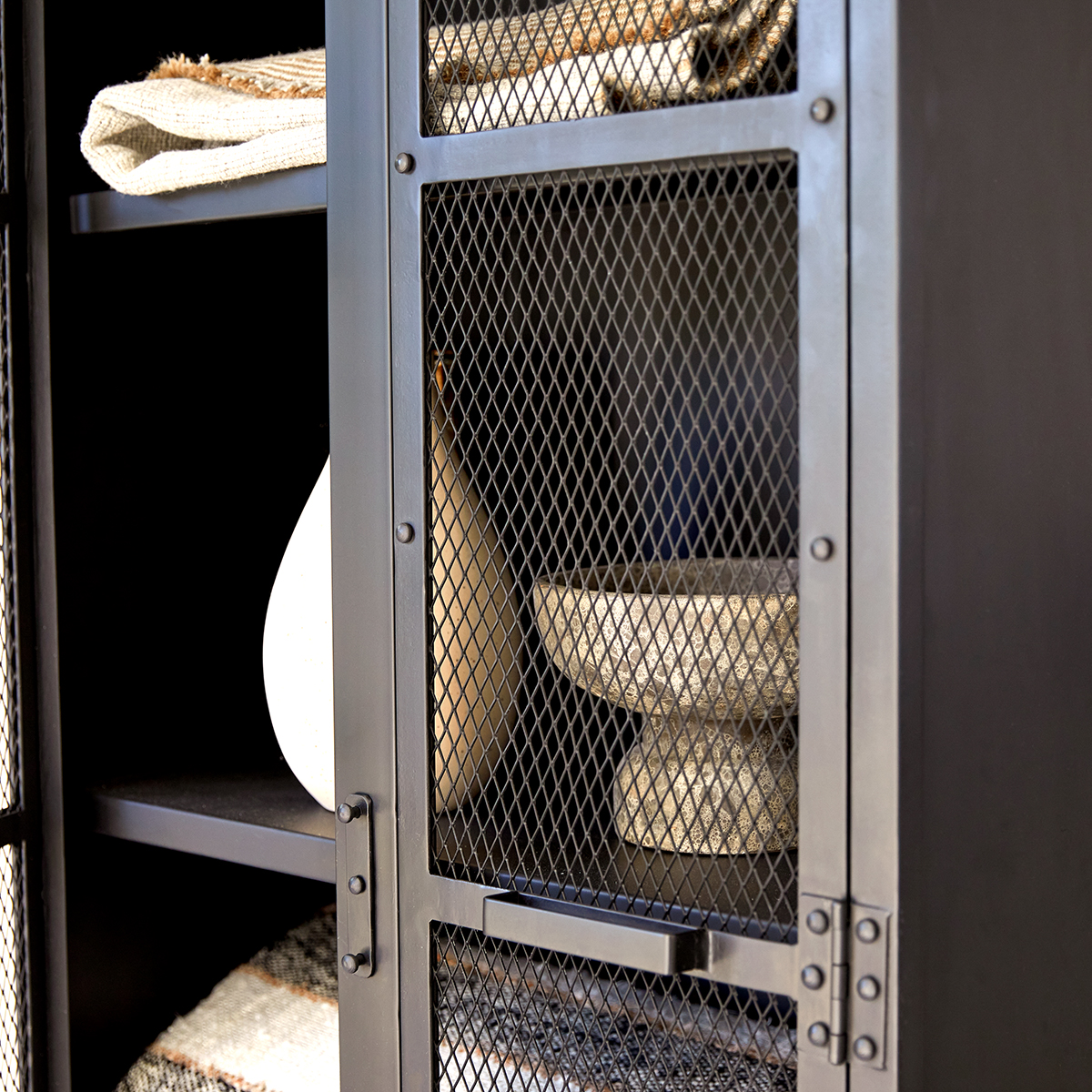 Industriel metal mesh Wardrobe Industriel metal mesh Wardrobe