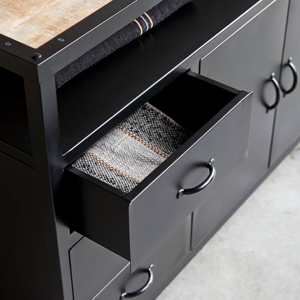 Industriel Metal Sideboard/ TV Stand 160 Industriel Metal Sideboard/ TV Stand 160