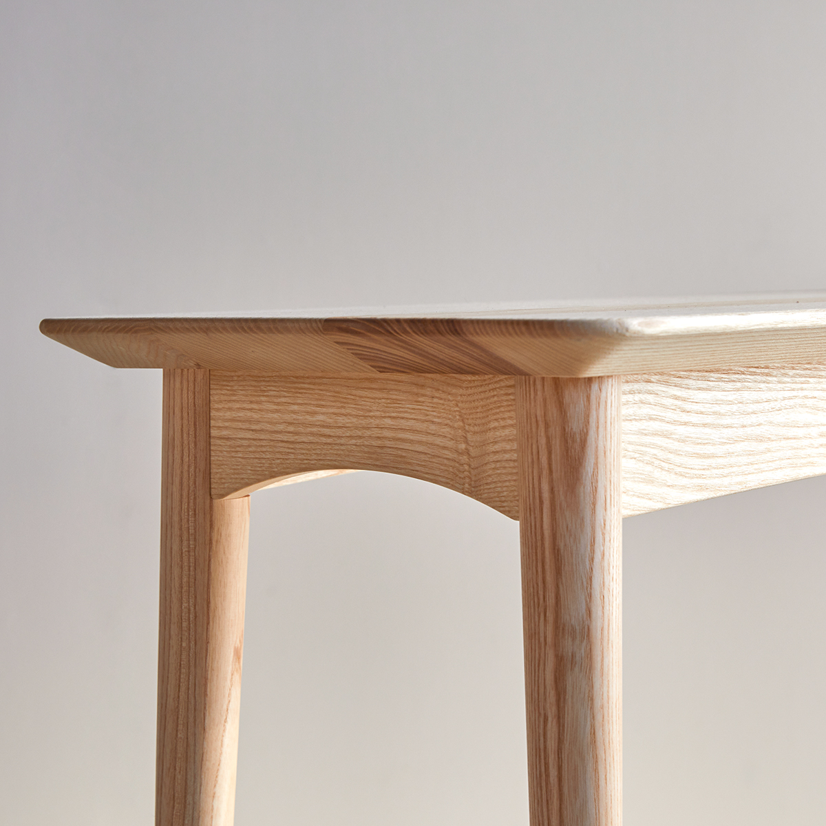 Josef solid olive ash console table Josef solid olive ash console table