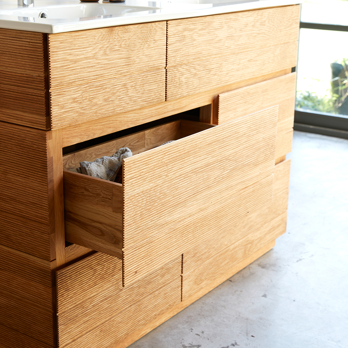 Karl solid oak Vanity Cabinet with Ceramic Washbasin 120 cm Karl solid oak Vanity Cabinet with Ceramic Washbasin 120 cm