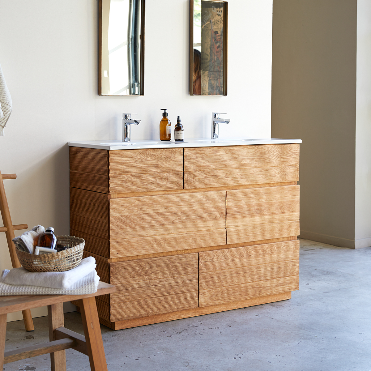 Karl solid oak Vanity Cabinet with Ceramic Washbasin 120 cm Karl solid oak Vanity Cabinet with Ceramic Washbasin 120 cm