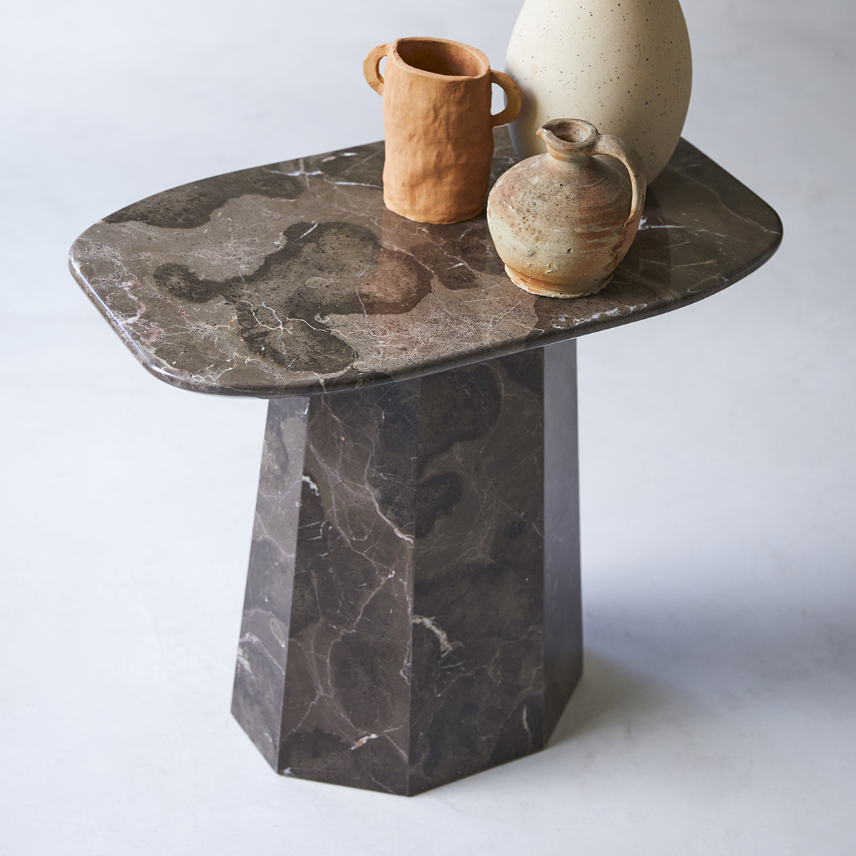 Keesog occasional table in brown marble 60x35 Keesog occasional table in brown marble 60x35