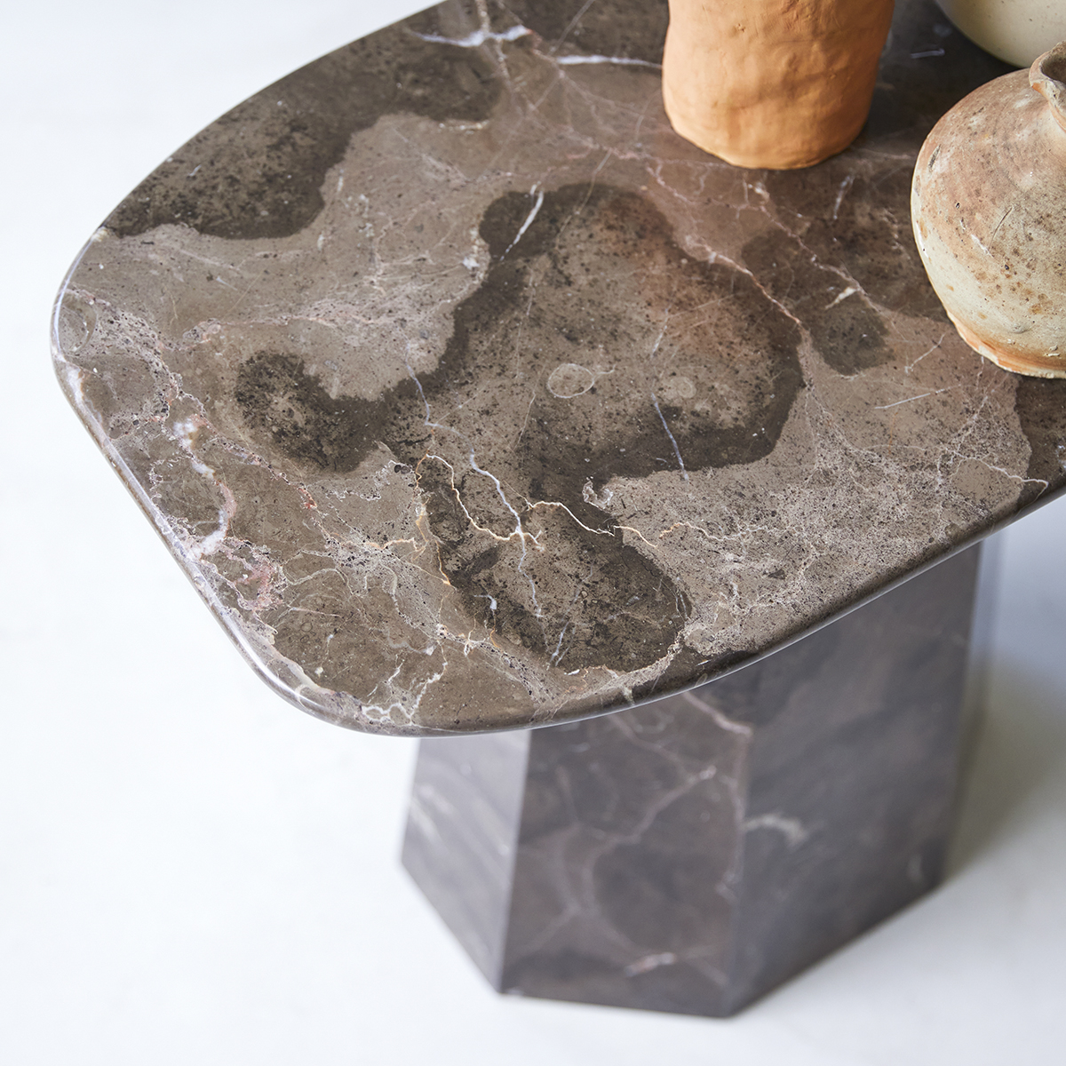 Keesog occasional table in brown marble 60x35 Keesog occasional table in brown marble 60x35