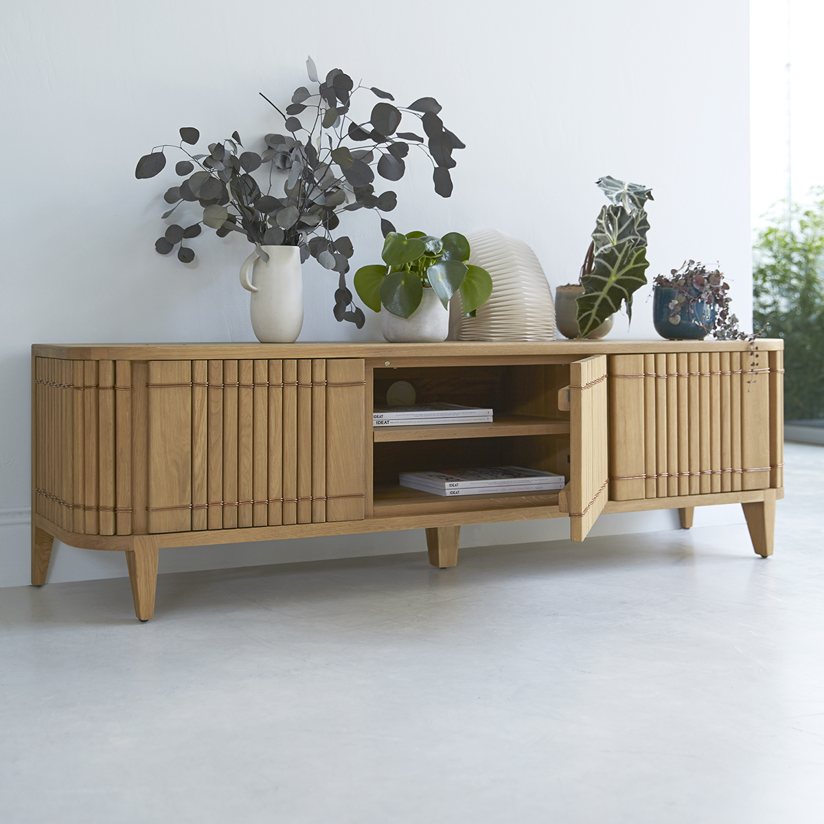 Koppar solid oak TV Stand 160 cm Koppar solid oak TV Stand 160 cm