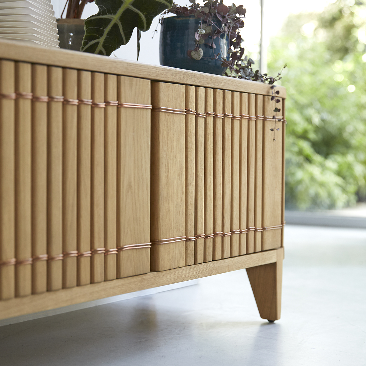Koppar solid oak TV Stand 160 cm Koppar solid oak TV Stand 160 cm