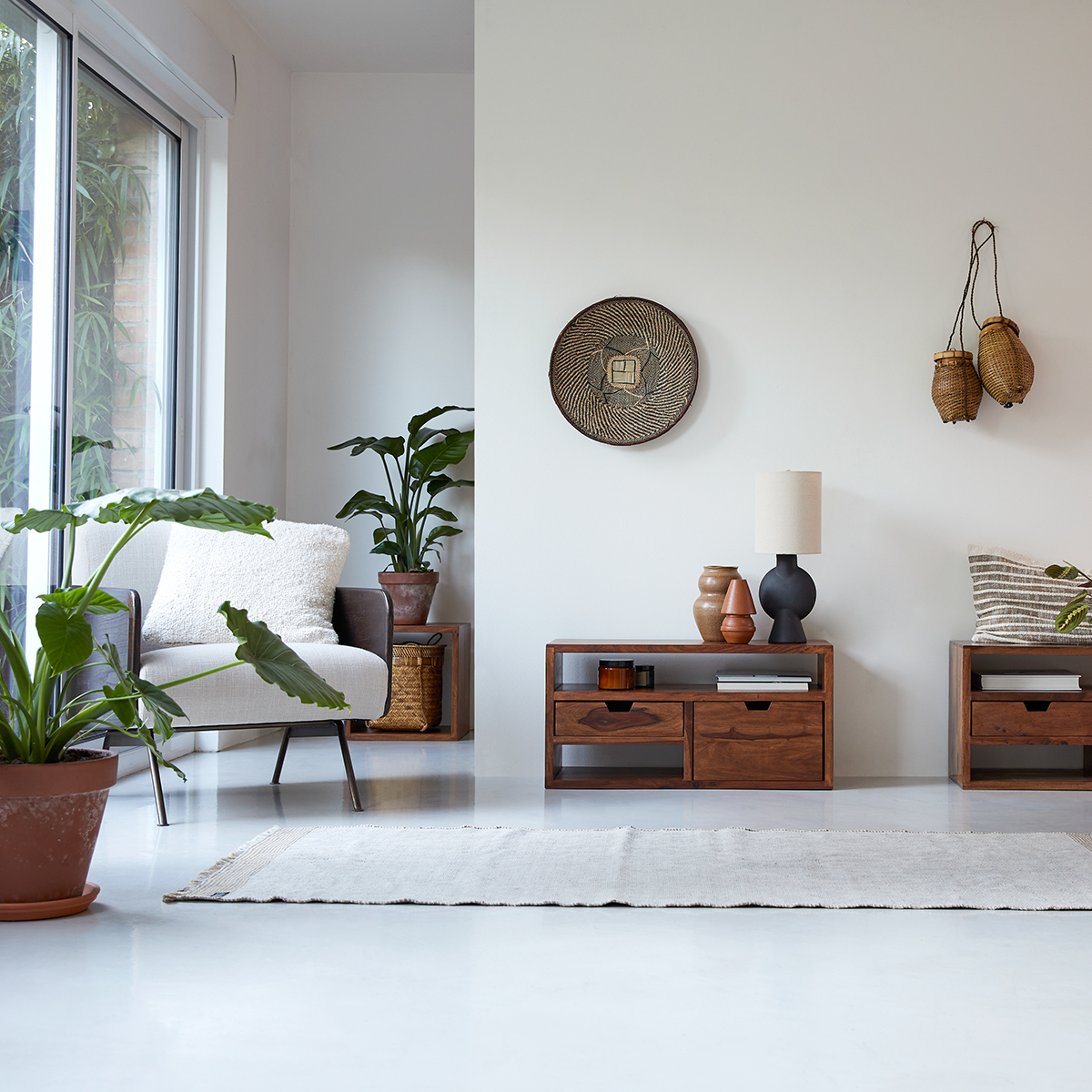 Kwarto solid sheesham TV Stand 85 cm Kwarto solid sheesham TV Stand 85 cm