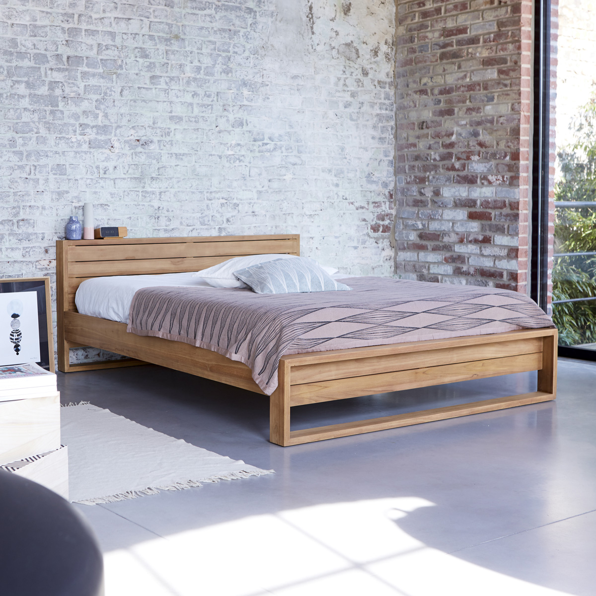 Lit en teck massif 160x200 Minimalys Lit en teck massif 160x200 Minimalys