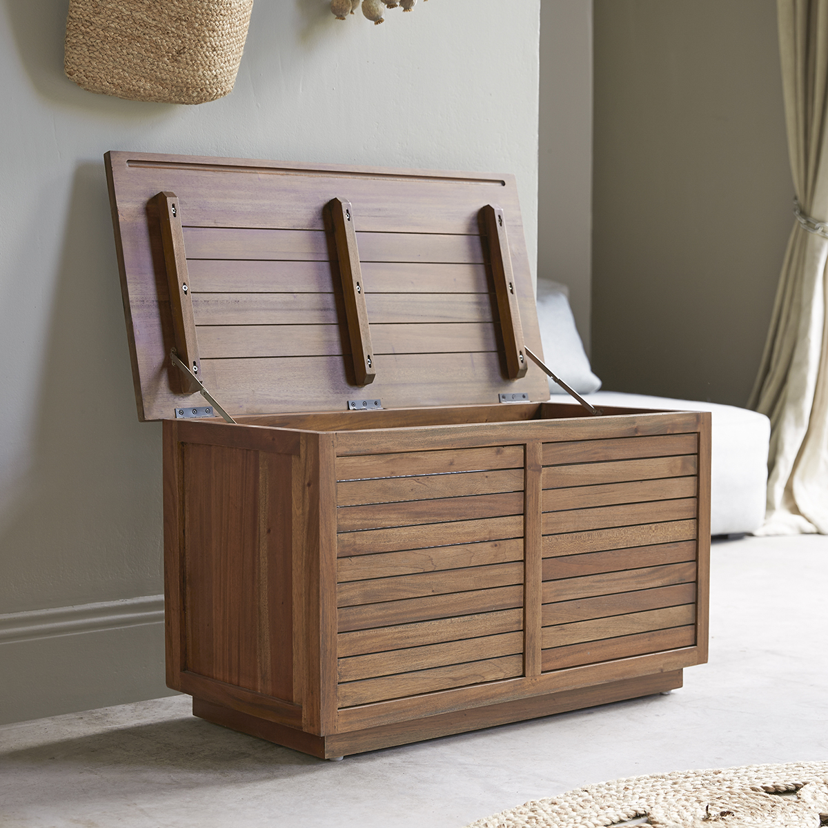 Loggia solid mahogany Chest Loggia solid mahogany Chest