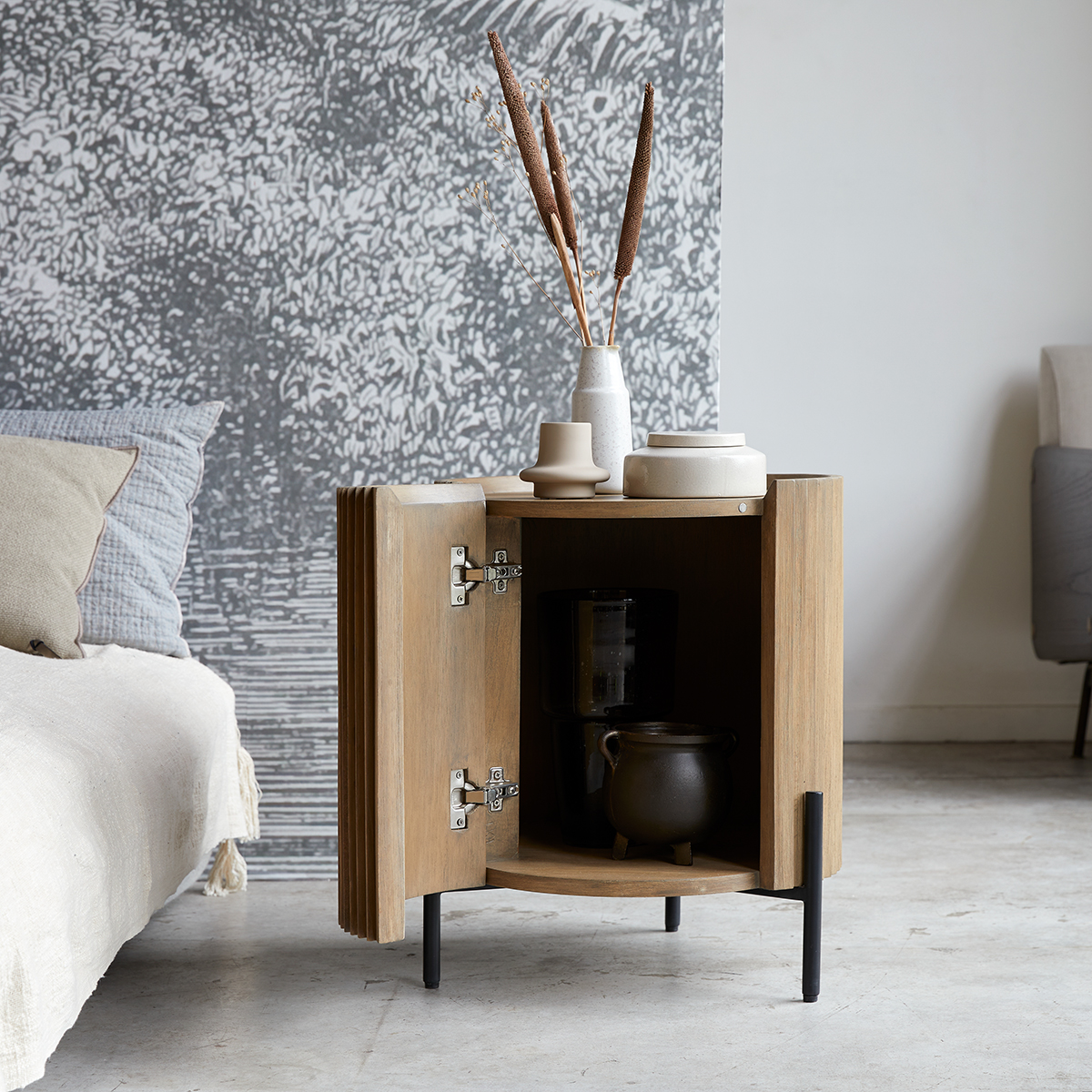 Lou mindi bedside table Lou mindi bedside table