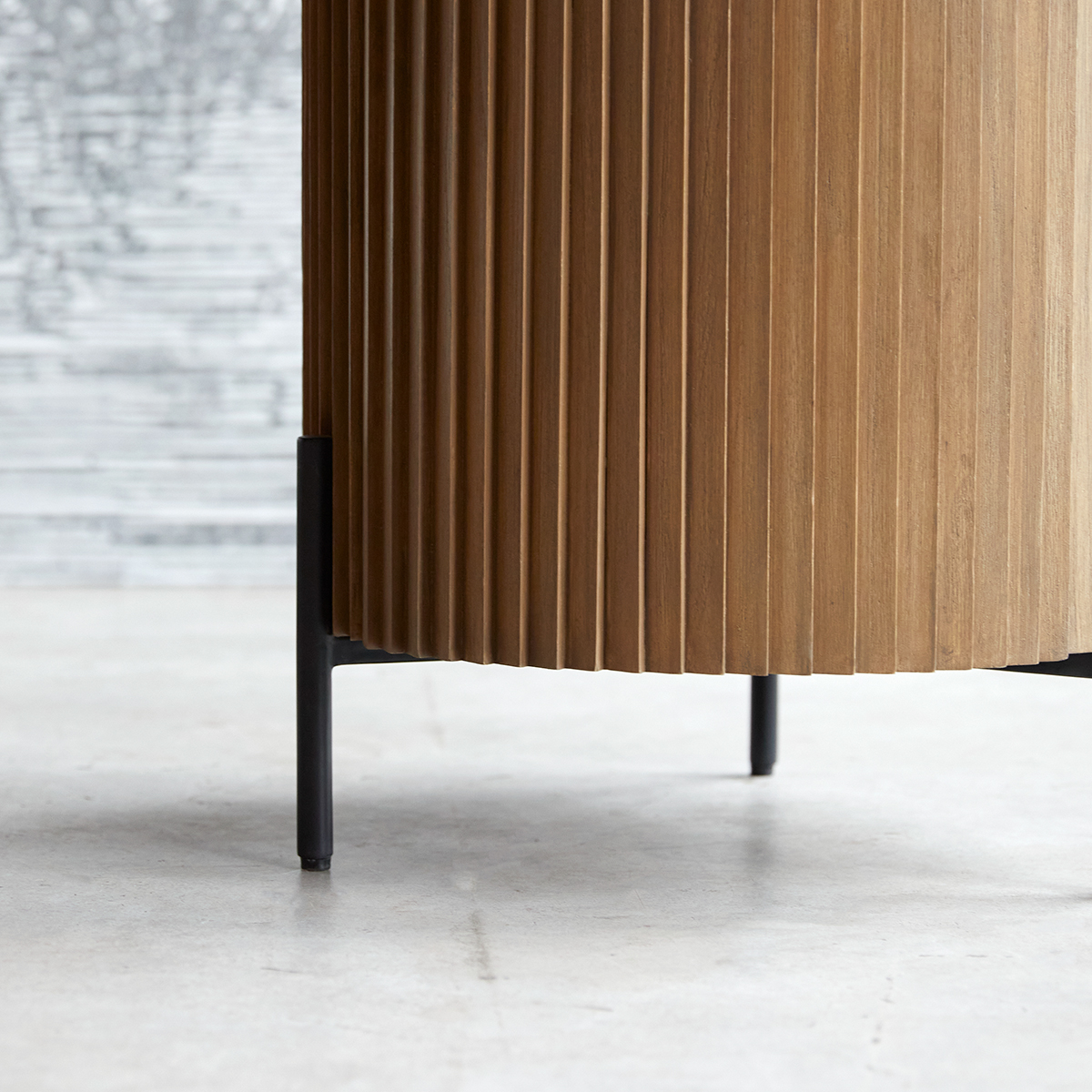 Lou mindi wood side table Lou mindi wood side table