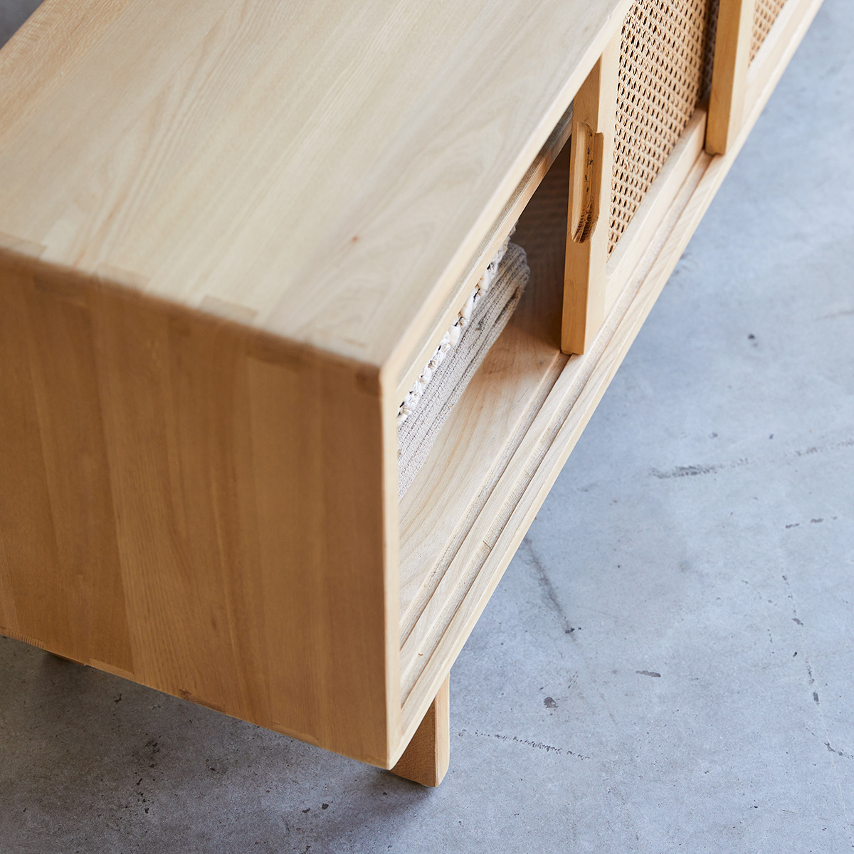 Luis elm and canework TV unit 140 cm Luis elm and canework TV unit 140 cm