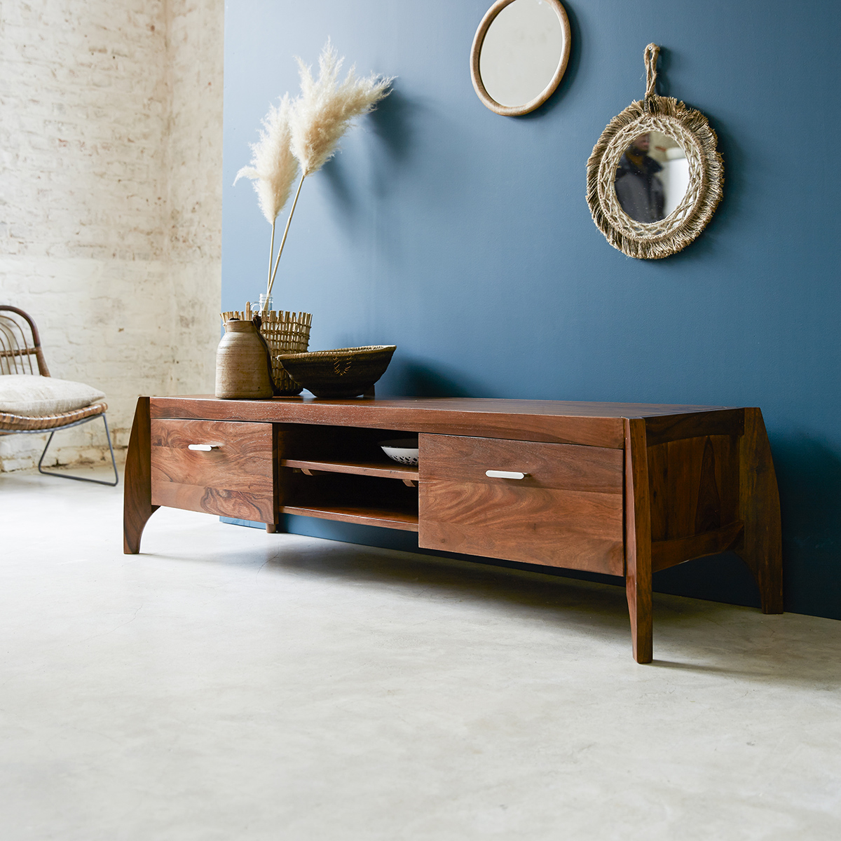 Luna solid sheesham TV Stand 150 cm Luna solid sheesham TV Stand 150 cm