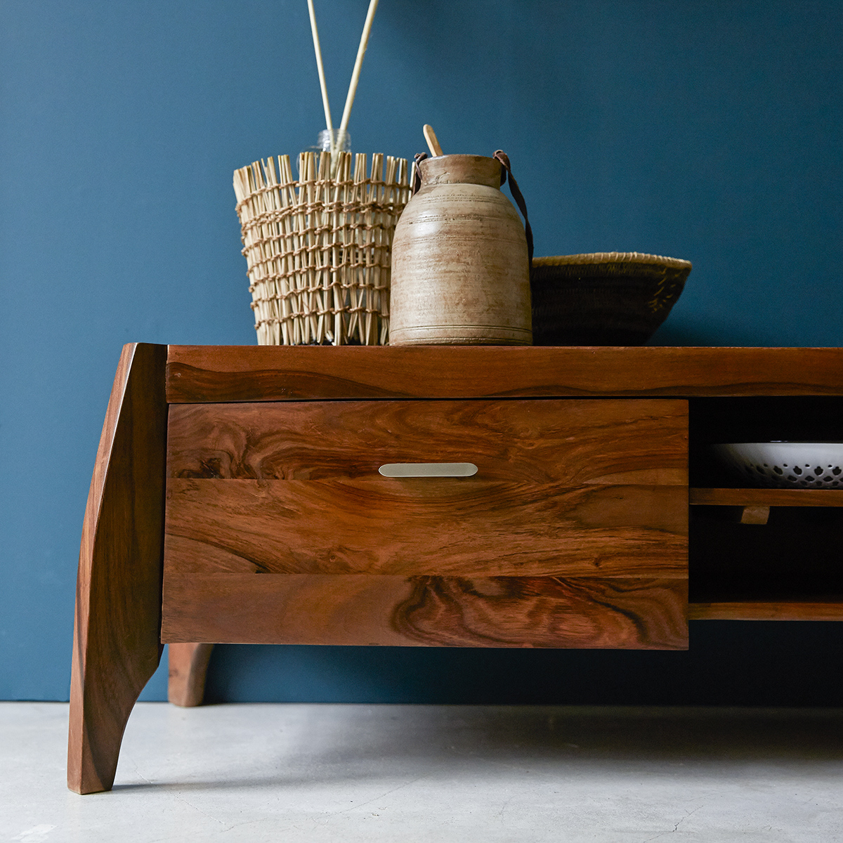 Luna solid sheesham TV Stand 150 cm Luna solid sheesham TV Stand 150 cm