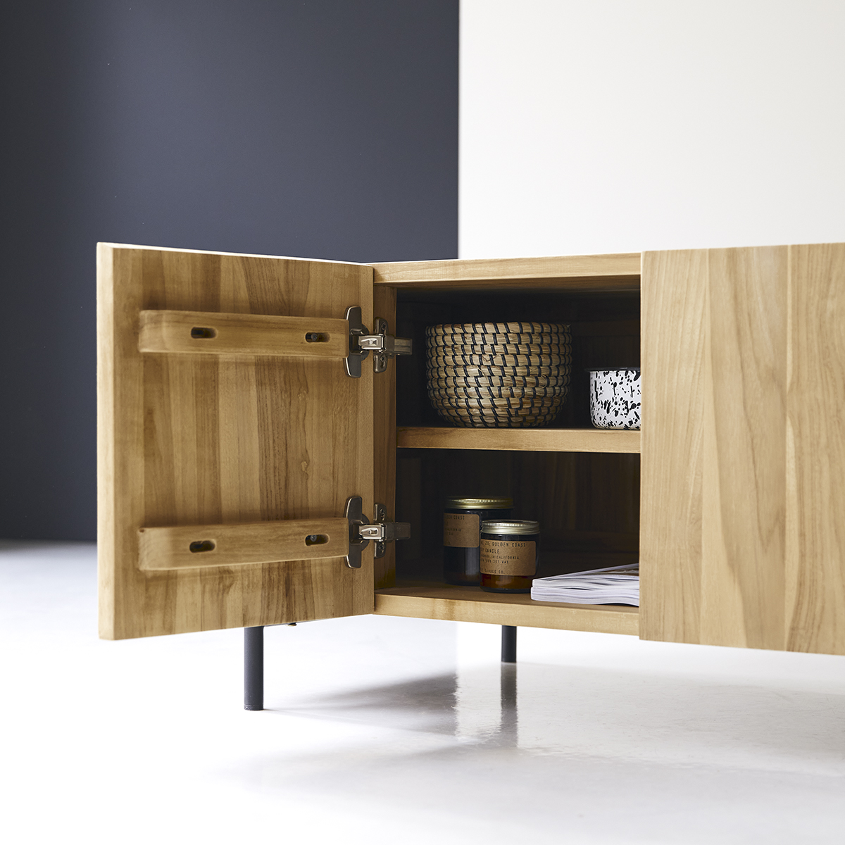 Meuble TV bas en teck massif Honorine 170 cm Meuble TV bas en teck massif Honorine 170 cm