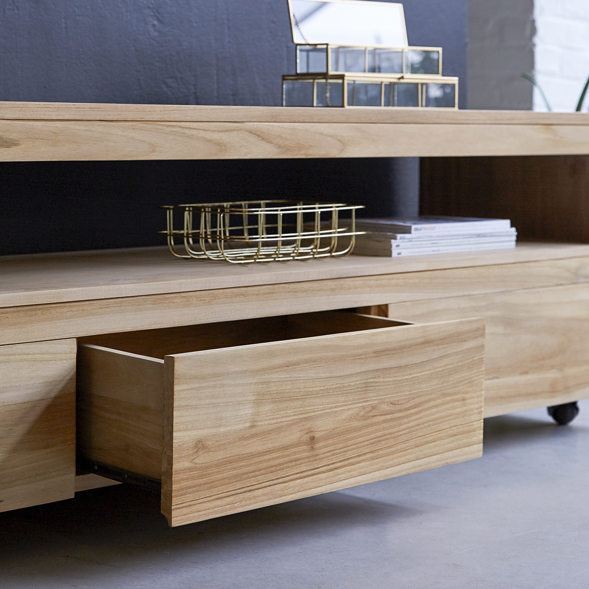 Meuble TV en teck massif Anoa 180 cm Meuble TV en teck massif Anoa 180 cm