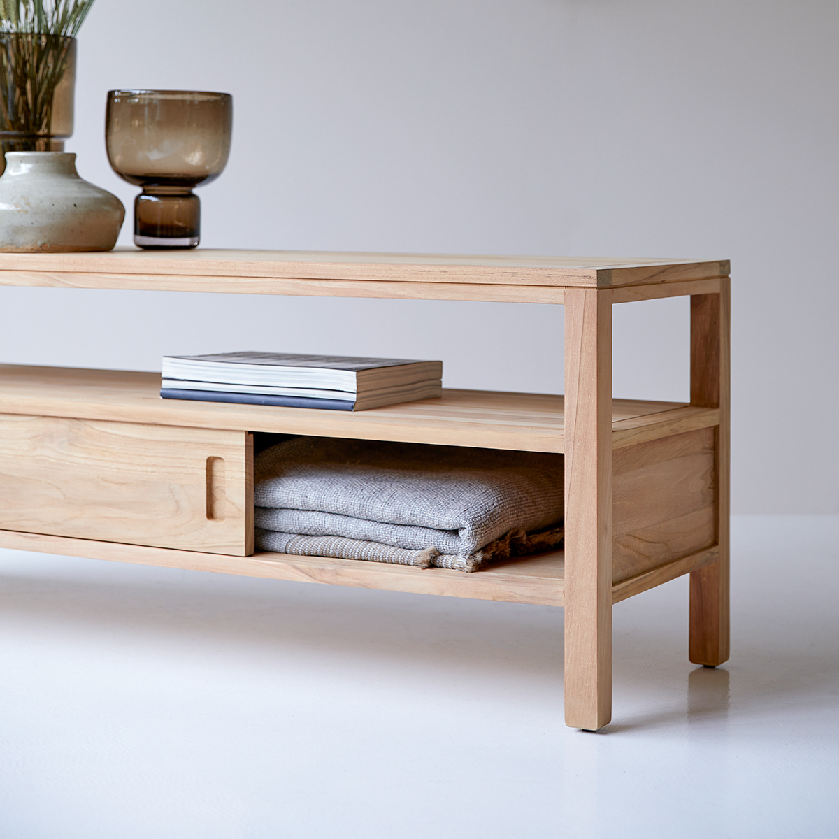 Meuble TV en teck massif Anton 130 cm Meuble TV en teck massif Anton 130 cm