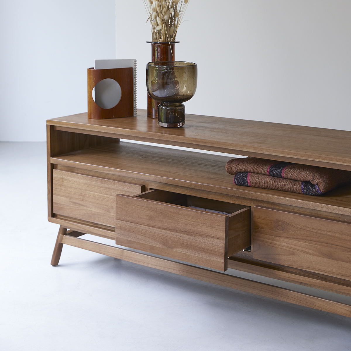 Meuble TV en teck massif Twist 130 cm Meuble TV en teck massif Twist 130 cm