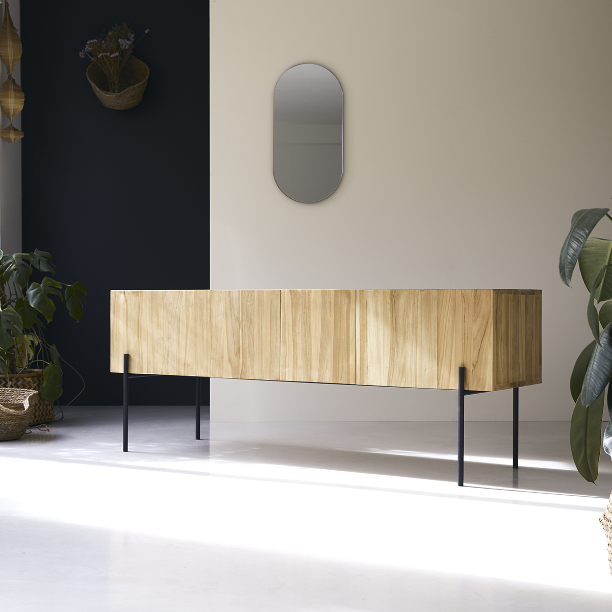 Meuble TV haut en teck massif Honorine 170 cm Meuble TV haut en teck massif Honorine 170 cm