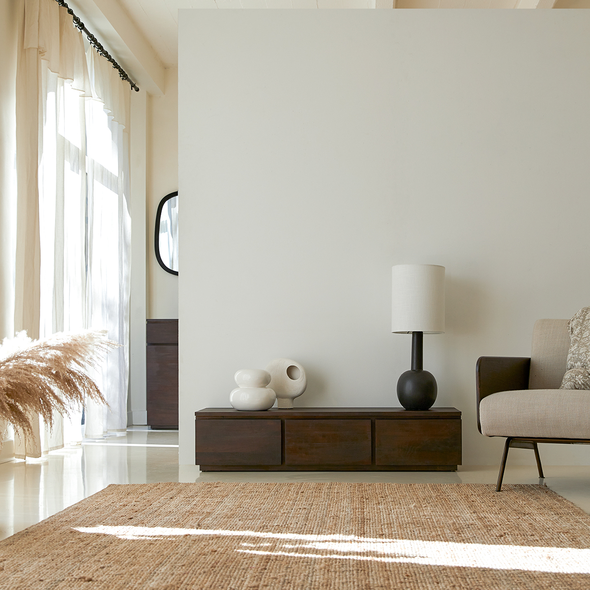 Mueble de TV en caoba maciza Eva 135 cm Mueble de TV en caoba maciza Eva 135 cm