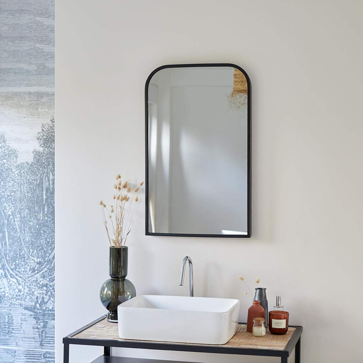 Nordic black metal mirror 80x50 cm Nordic black metal mirror 80x50 cm