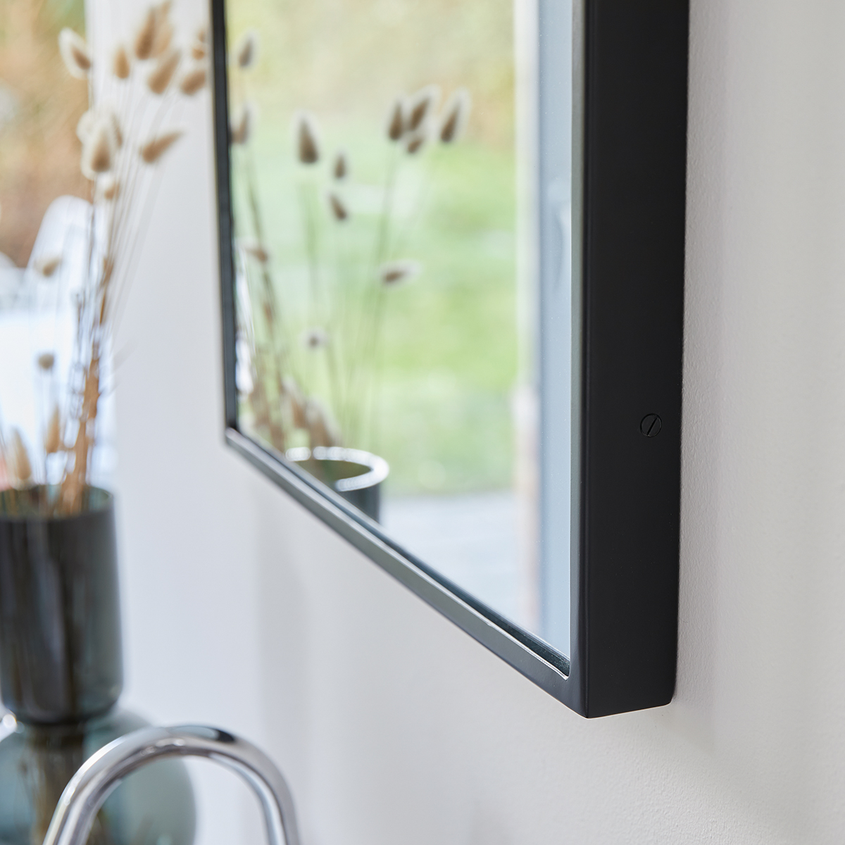 Nordic black metal mirror 80x50 cm Nordic black metal mirror 80x50 cm