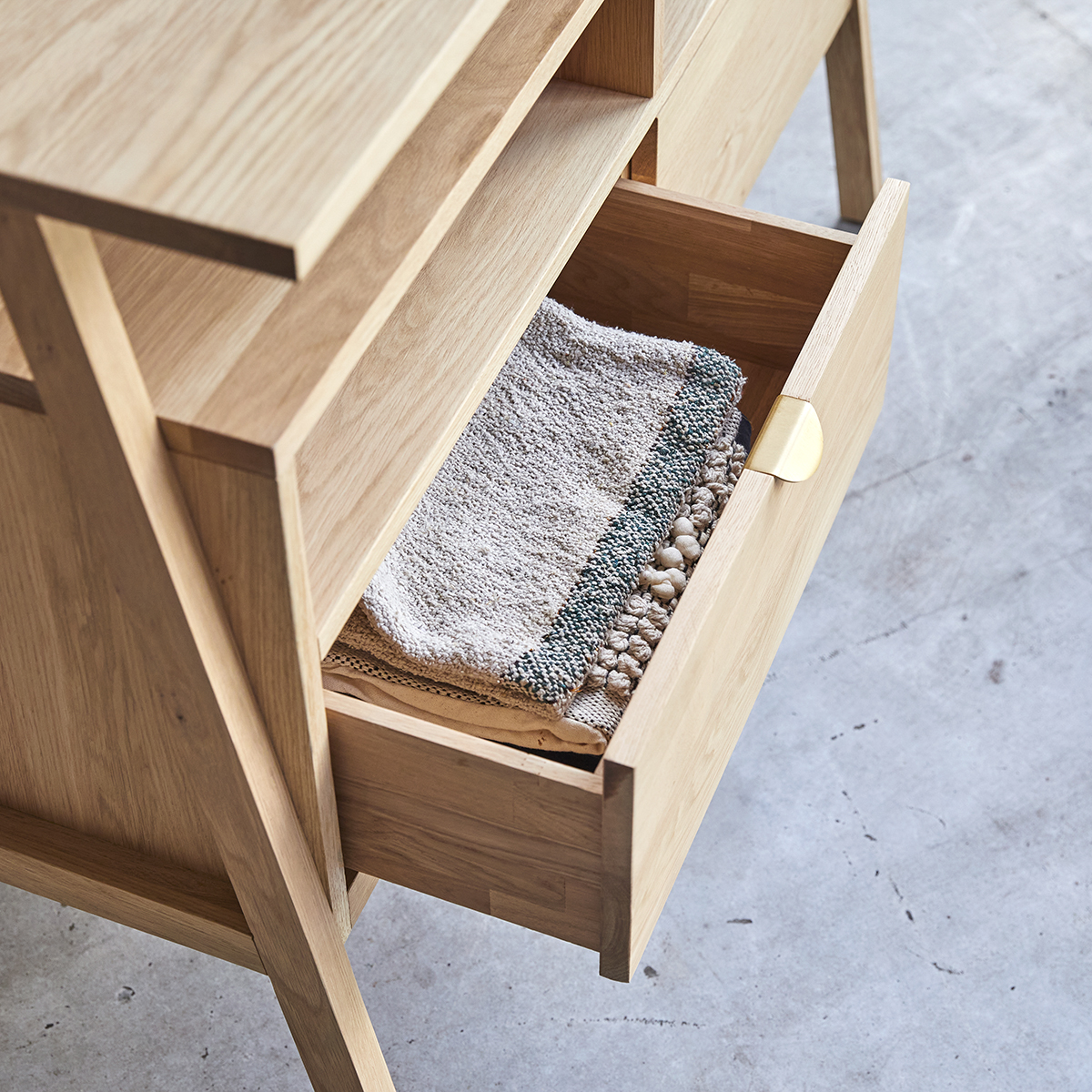 Pola solid teak 2-drawer Console table Pola solid teak 2-drawer Console table