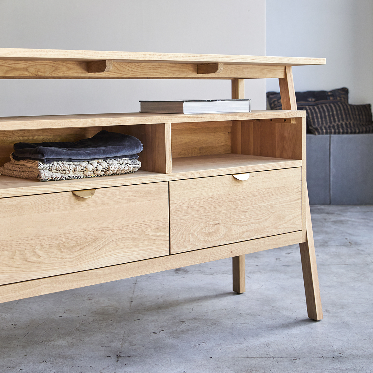 Pola solid teak 2-drawer Console table Pola solid teak 2-drawer Console table