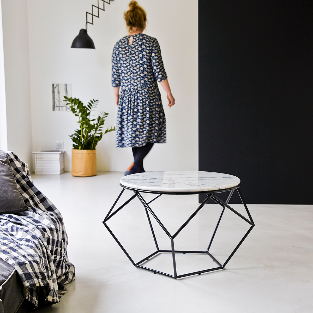 Round White Marble and Metal Coffee Table Round White Marble and Metal Coffee Table