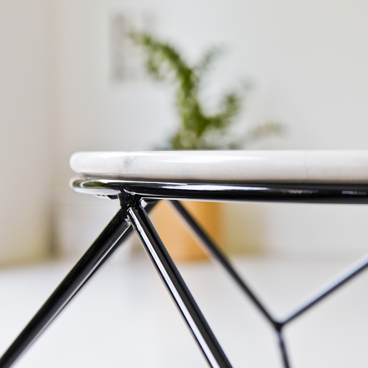 Round White Marble and Metal Coffee Table Round White Marble and Metal Coffee Table