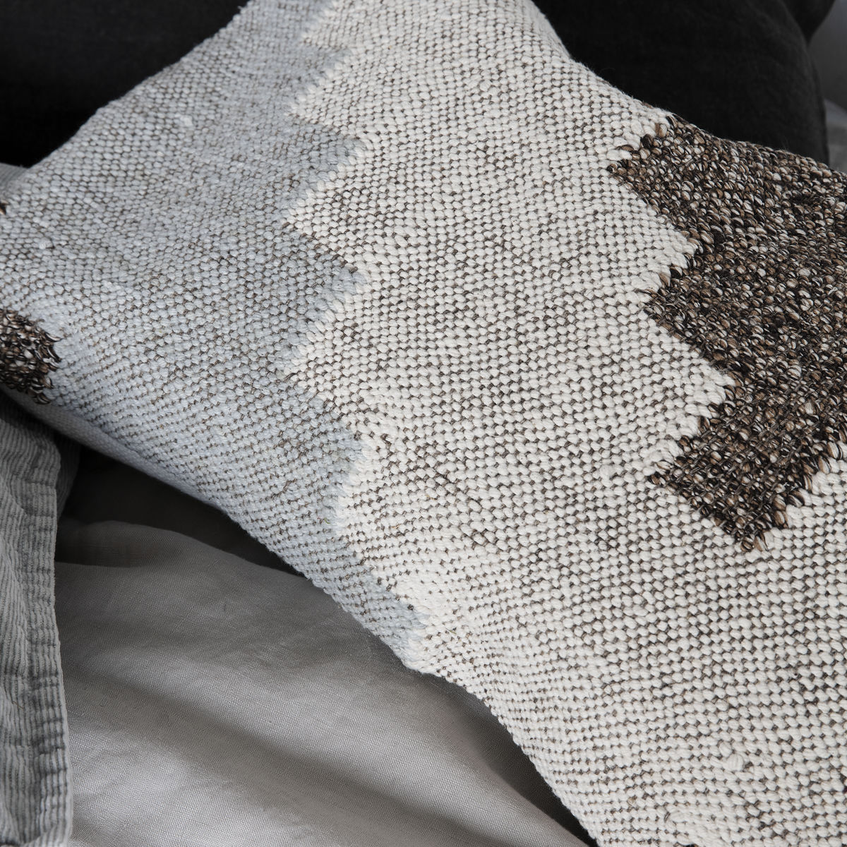 Sanda cushion cover 50x30 Sanda cushion cover 50x30