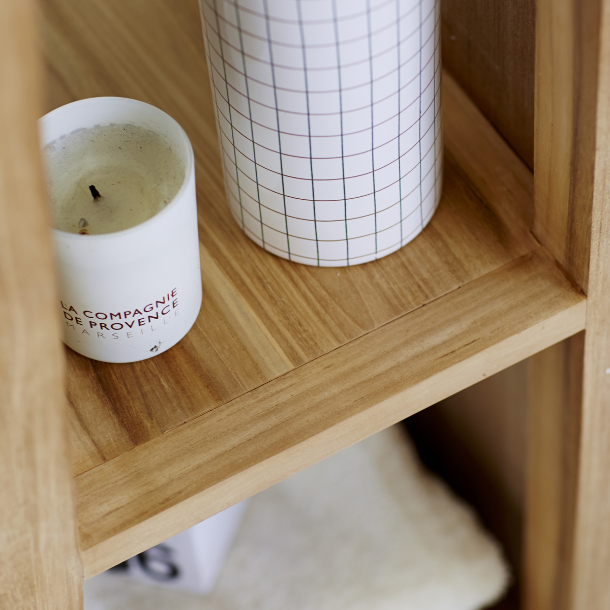 Scaffale con specchio obliquo in teak massello 30 Twig Scaffale con specchio obliquo in teak massello 30 Twig
