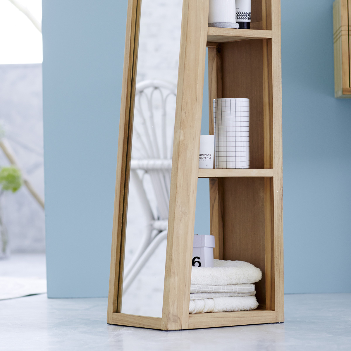 Scaffale con specchio obliquo in teak massello 30 Twig Scaffale con specchio obliquo in teak massello 30 Twig