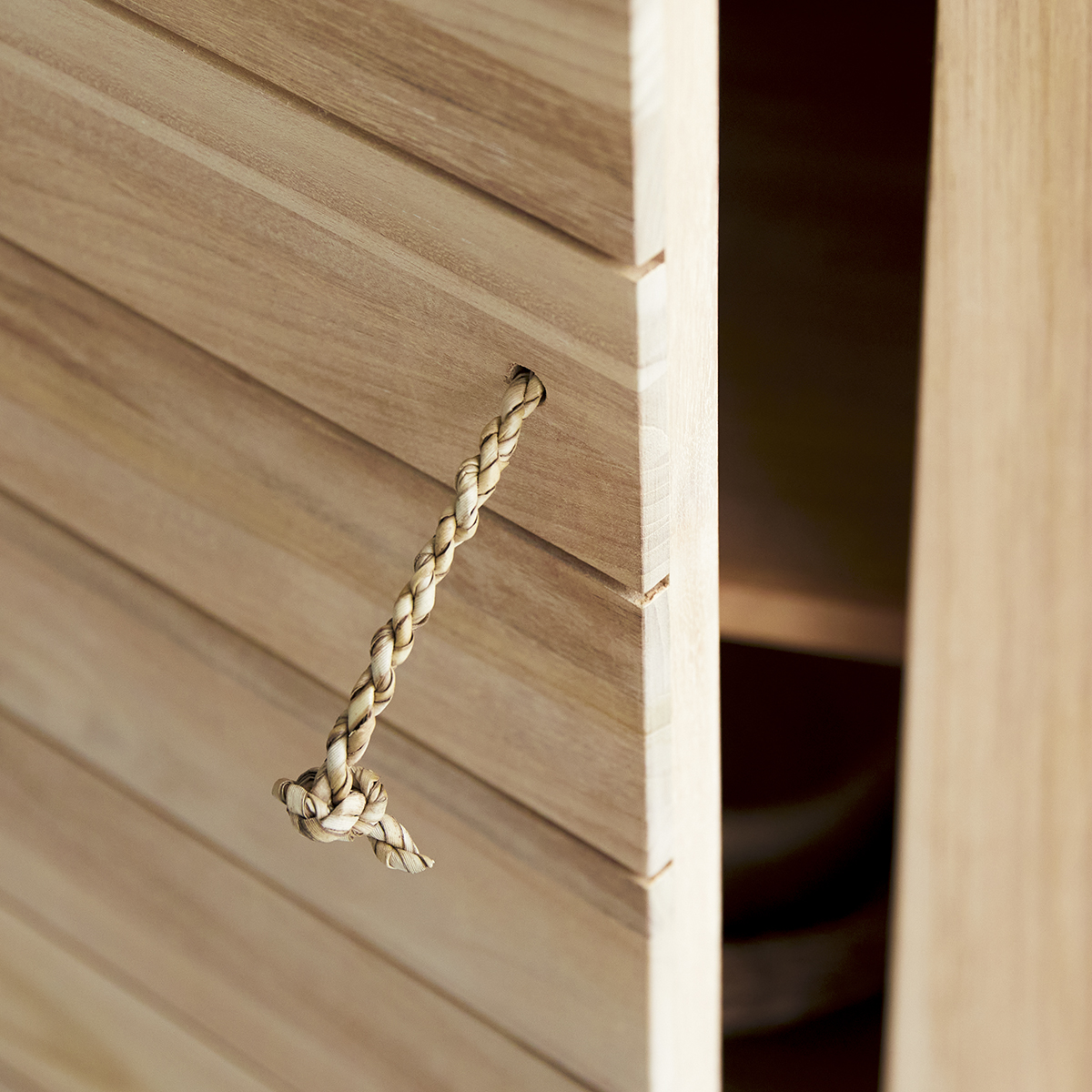 Schmaler Schrank aus massives Teakholz 180 Minimalys Schmaler Schrank aus massives Teakholz 180 Minimalys