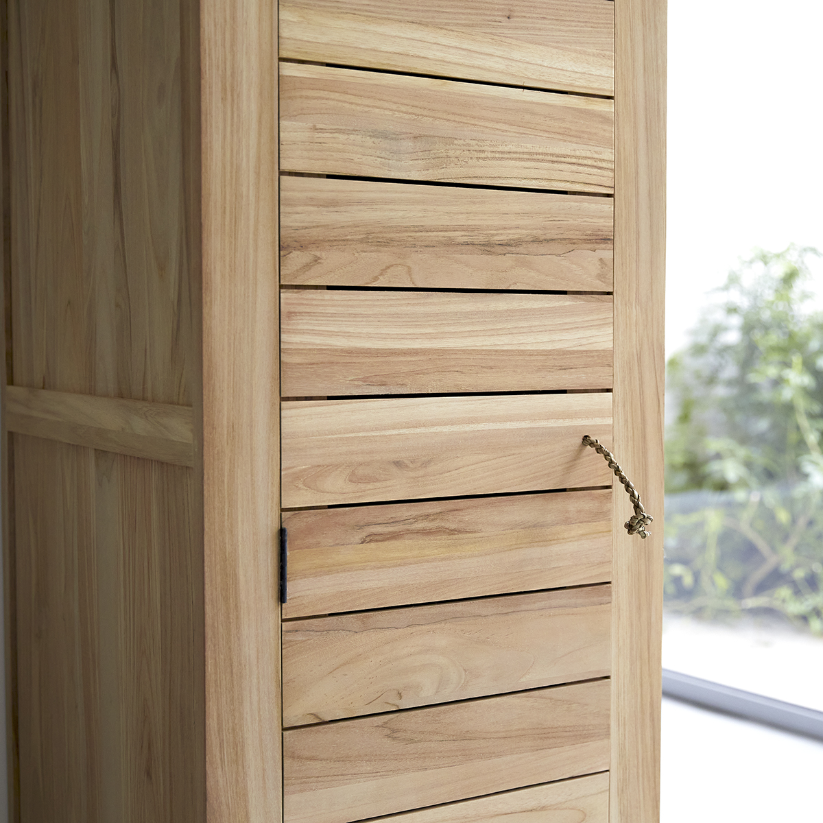 Schmaler Schrank aus massives Teakholz 180 Minimalys Schmaler Schrank aus massives Teakholz 180 Minimalys