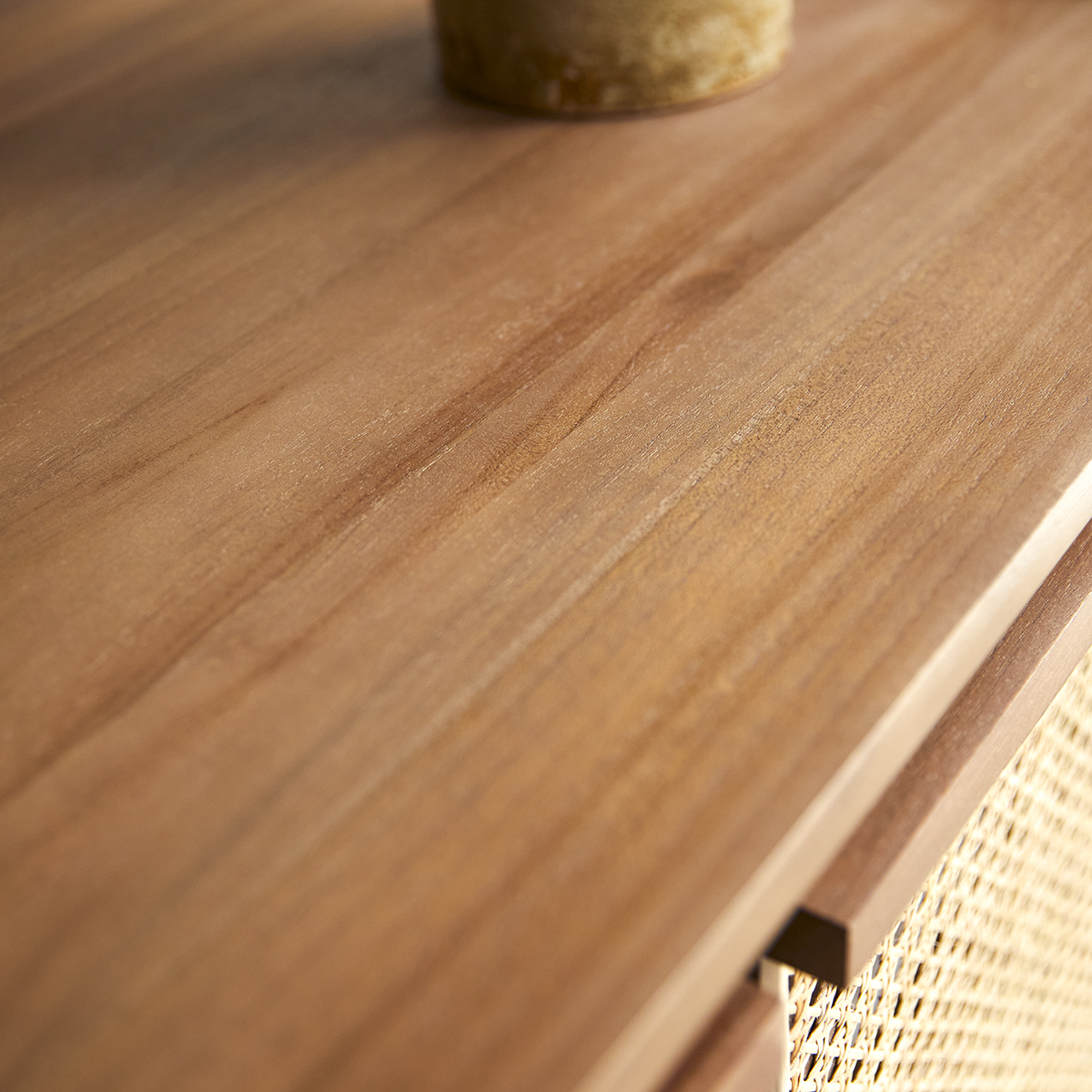 Schränk aus massivem Teakholz und Rattangeflecht Roots Schränk aus massivem Teakholz und Rattangeflecht Roots