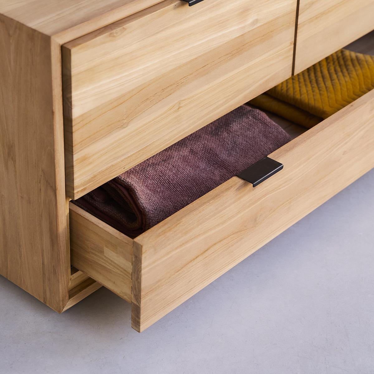 Senson solid teak TV unit 120 cm Senson solid teak TV unit 120 cm