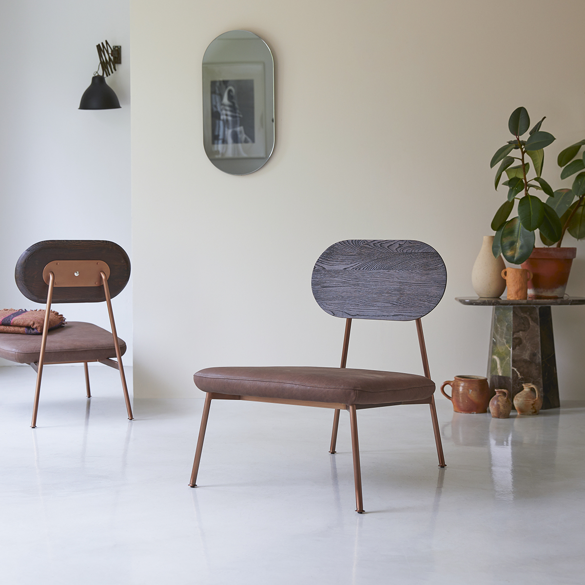 Sillón bajo de roble macizo Yutapi Mohawk color chocolate Sillón bajo de roble macizo Yutapi Mohawk color chocolate