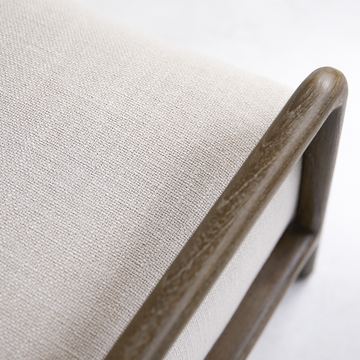 Sillón de madera de mindi macizo Romane Sillón de madera de mindi macizo Romane