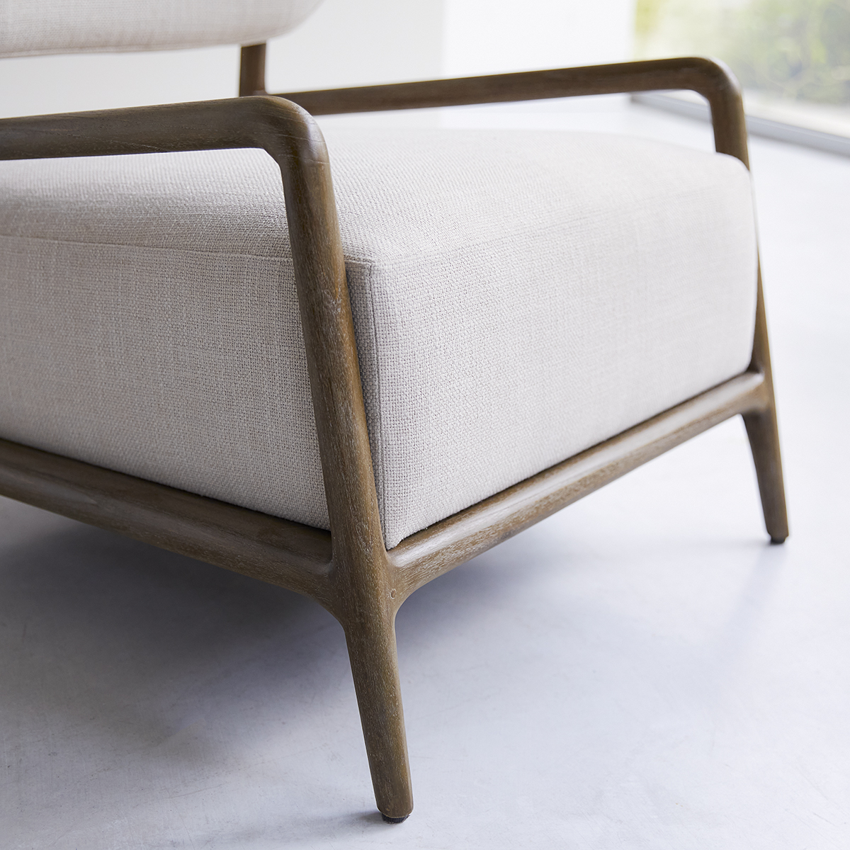 Sillón de madera de mindi macizo Romane Sillón de madera de mindi macizo Romane