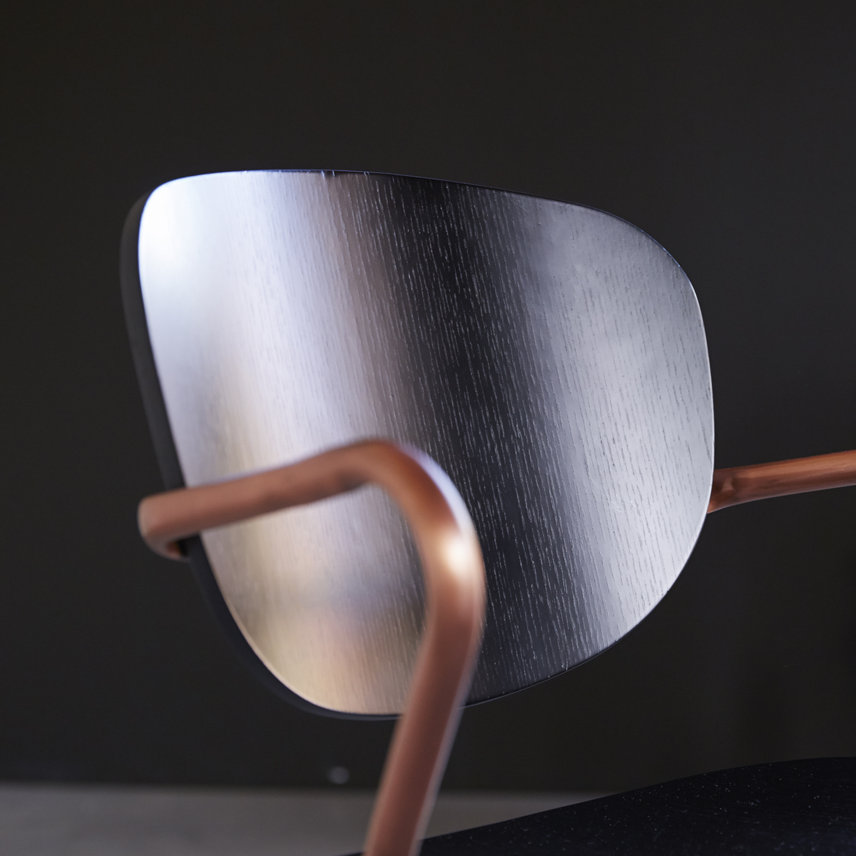 Silla en metal y roble Ada Copper Silla en metal y roble Ada Copper