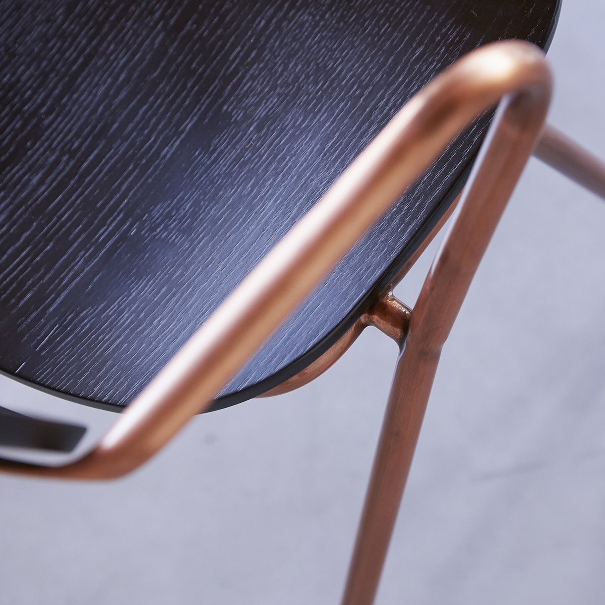 Silla en metal y roble Ada Copper Silla en metal y roble Ada Copper
