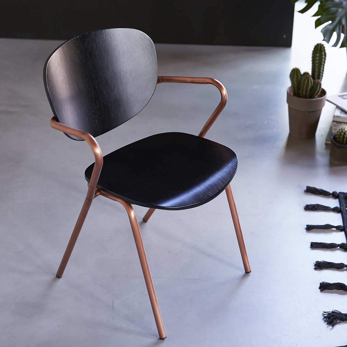 Silla en metal y roble Ada Copper Silla en metal y roble Ada Copper