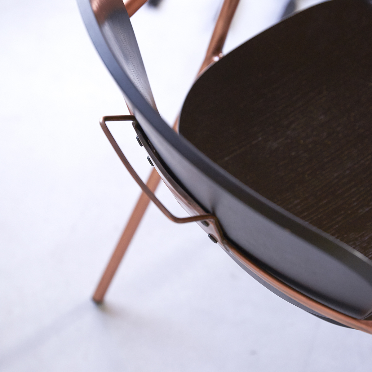 Silla en metal y roble Ada Copper Silla en metal y roble Ada Copper
