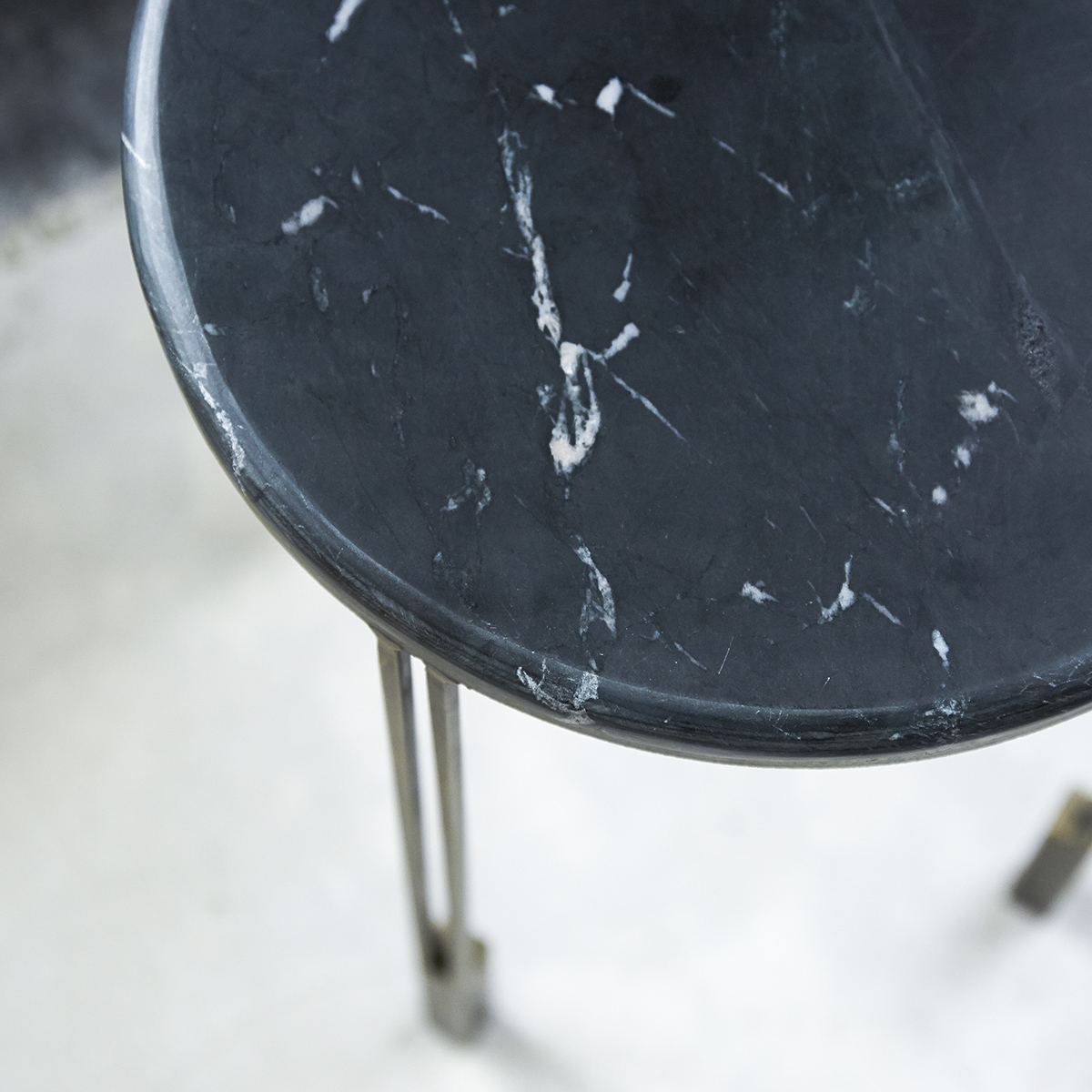 Simëon metal and marble Bedside table Simëon metal and marble Bedside table