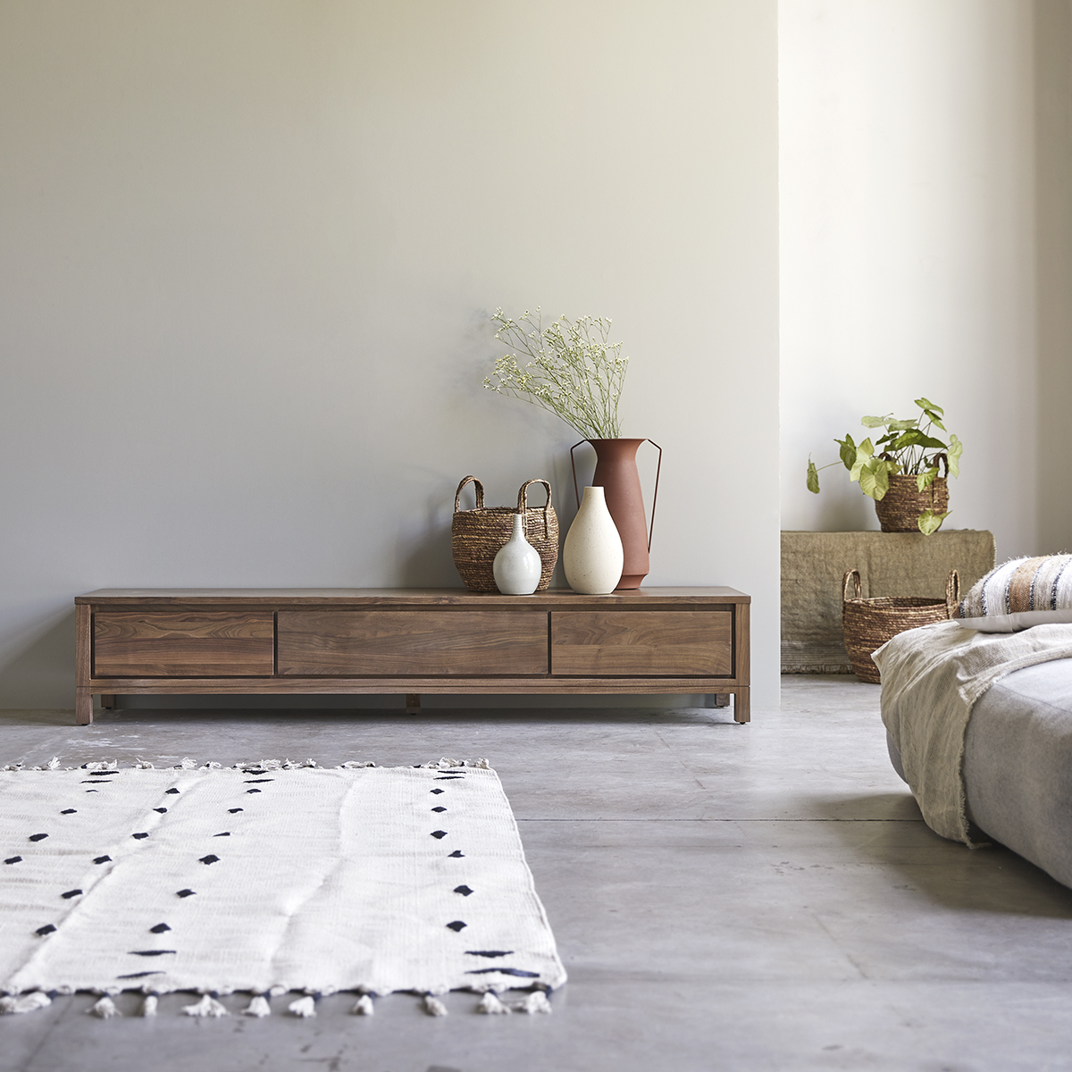 Solid solid walnut TV Stand 180 cm Solid solid walnut TV Stand 180 cm
