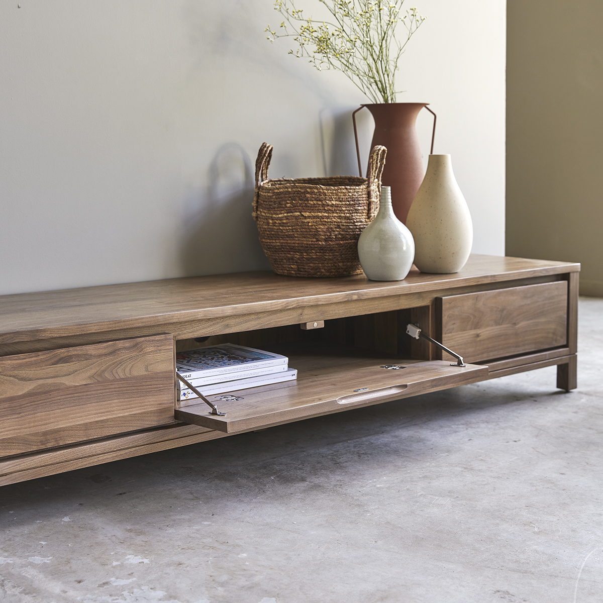 Solid solid walnut TV Stand 180 cm Solid solid walnut TV Stand 180 cm