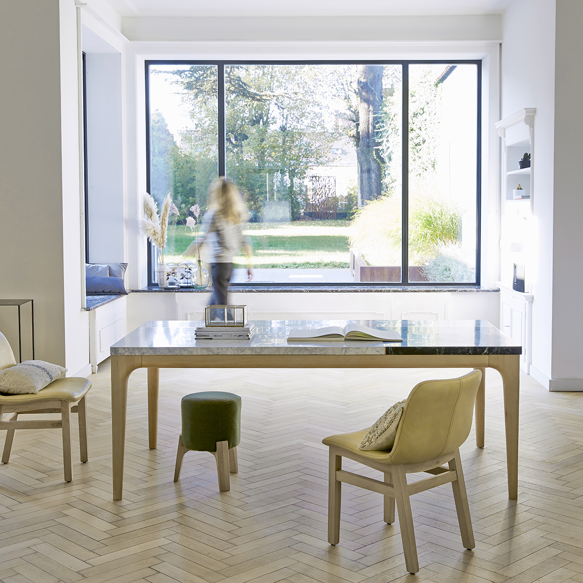 Stonepiet table in oak and marble: 201x101 cm Stonepiet table in oak and marble: 201x101 cm