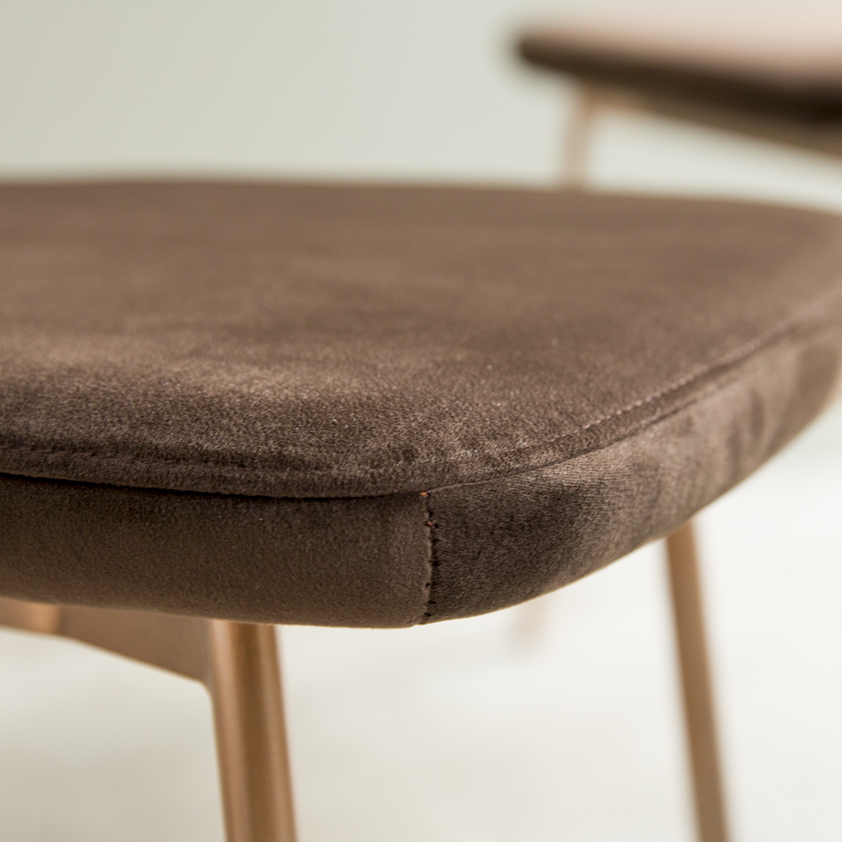 Stuhl aus Eiche Yutapi brown Stuhl aus Eiche Yutapi brown