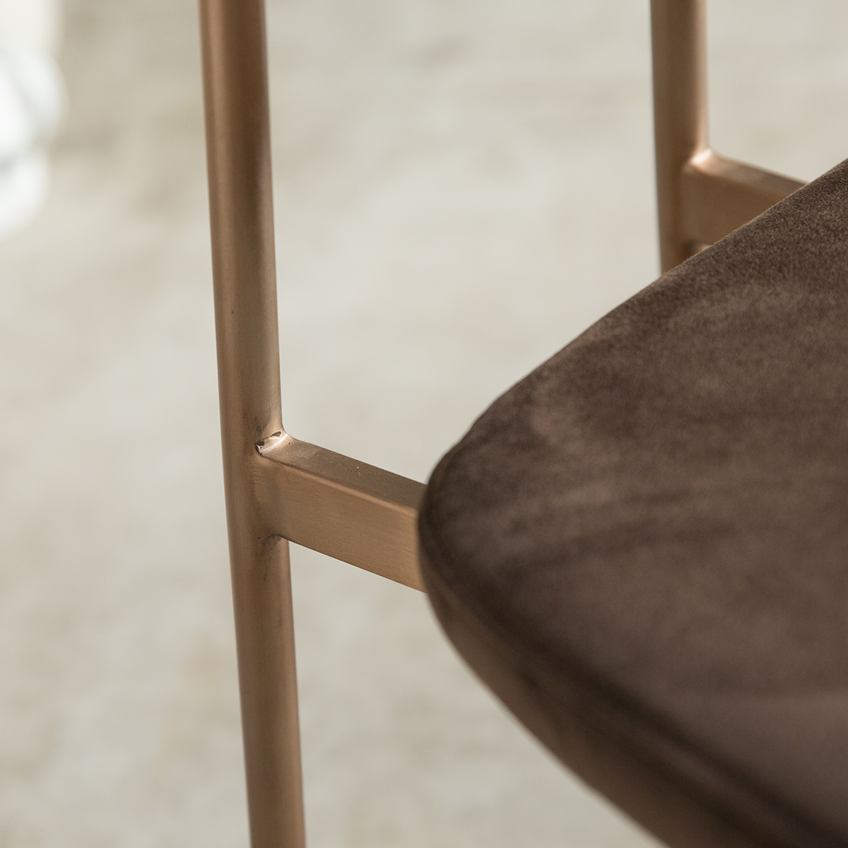 Stuhl aus Eiche Yutapi brown Stuhl aus Eiche Yutapi brown