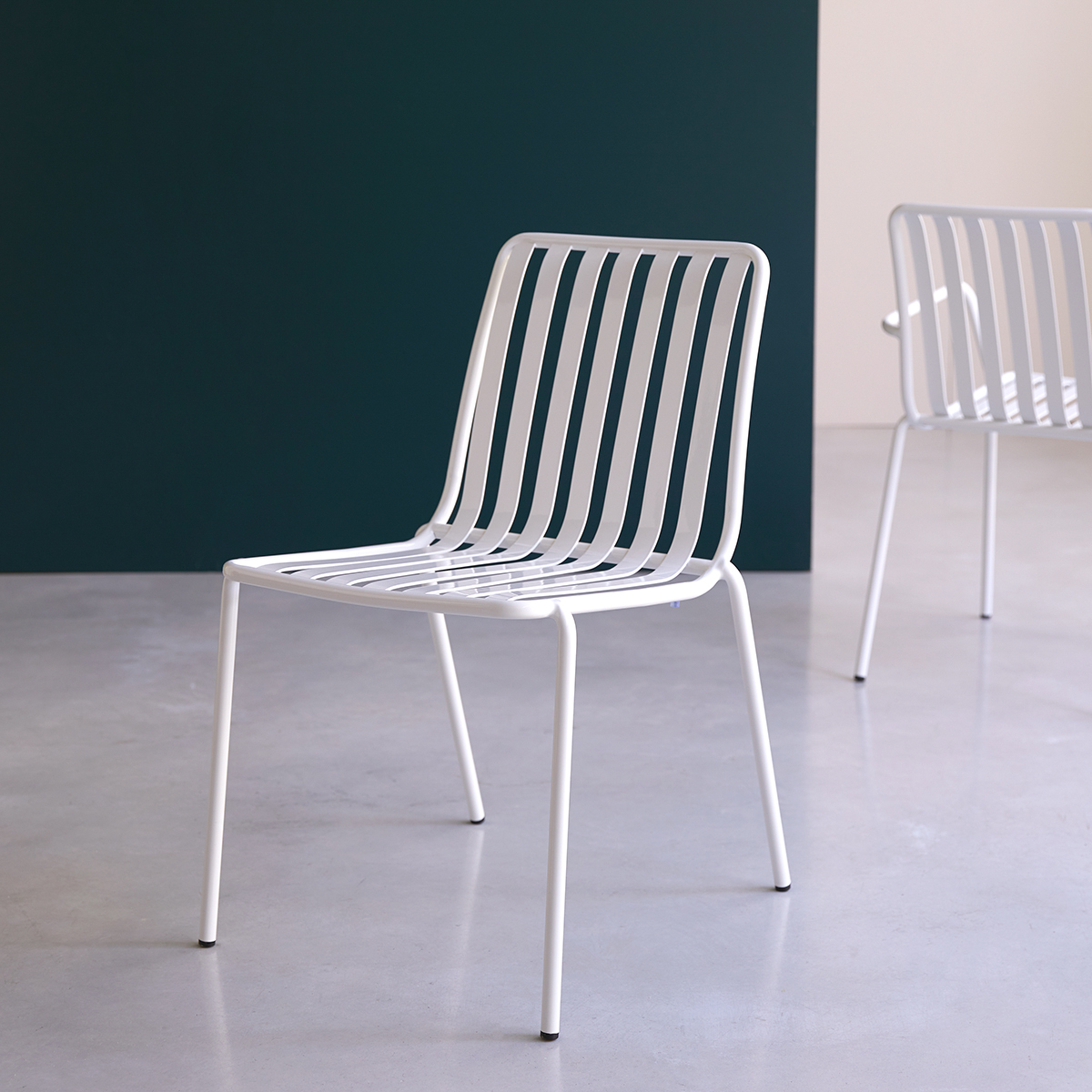 Stuhl Gaby White aus Metall Stuhl Gaby White aus Metall